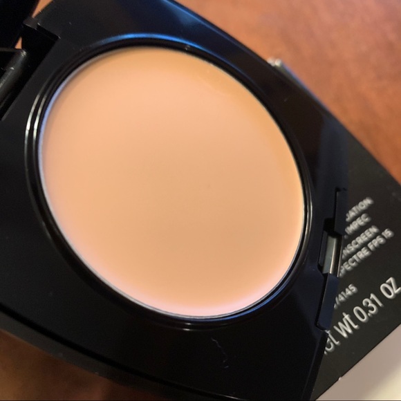 Avon Flawless Cream to Powder Foundation - Picture 4 of 6